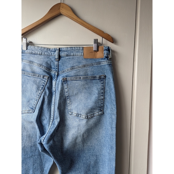 H&M High Waisted Mom Jeans - Picture 4 of 7